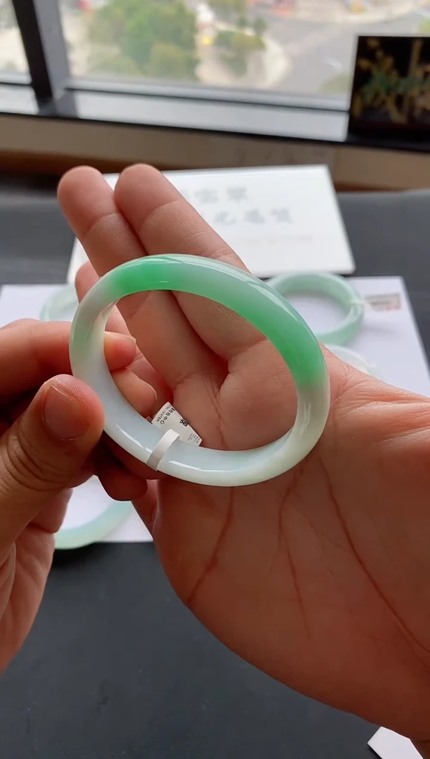 【闪购商品】翡翠手镯未镶嵌42号55.6*47.5*11.7*7+