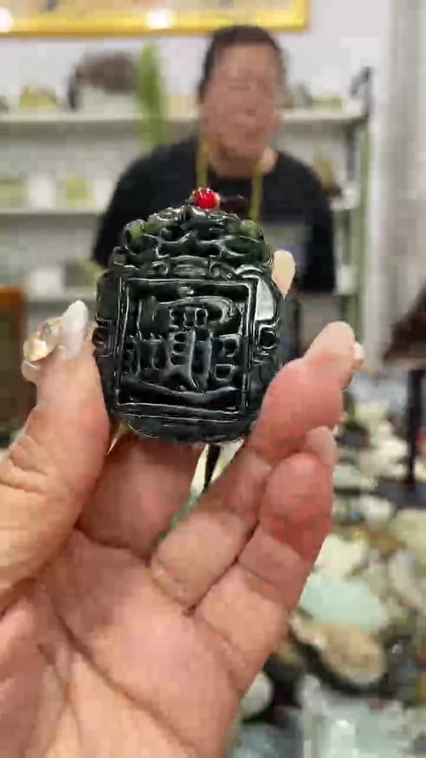 岫玉未镶嵌吊坠