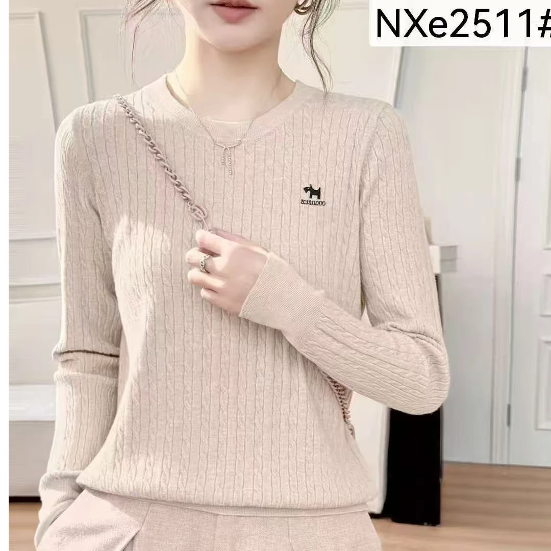 时尚百搭圆领毛衣