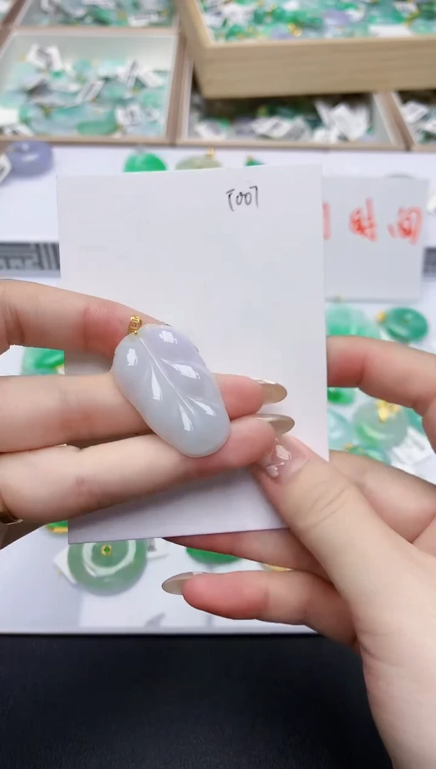 翡翠18K金镶嵌颈饰天然缅甸翡翠A货