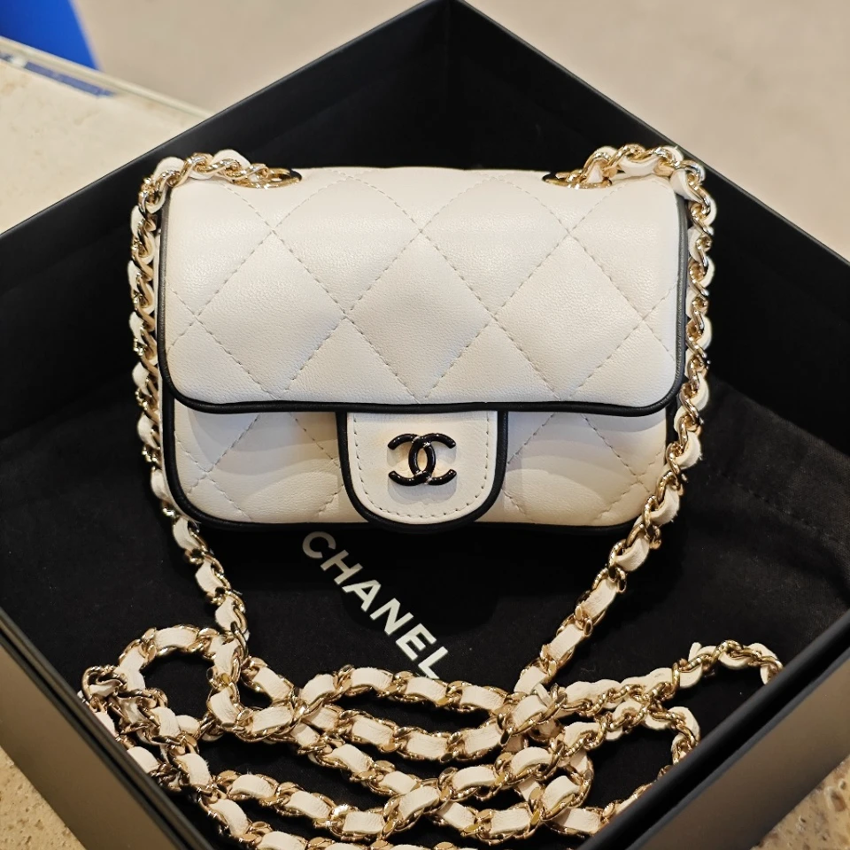 99新 Chanel/香奈儿 25P 熊猫链条包 奶白 羊 黑边 芯片/120907