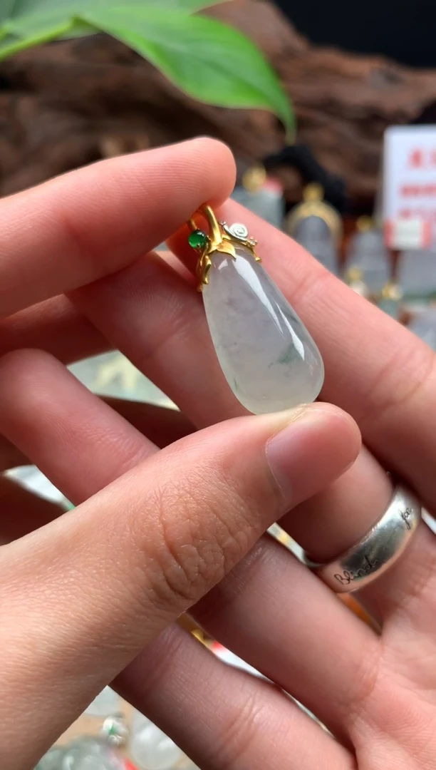 【闪购商品】翡翠颈饰18K金镶嵌福瓜