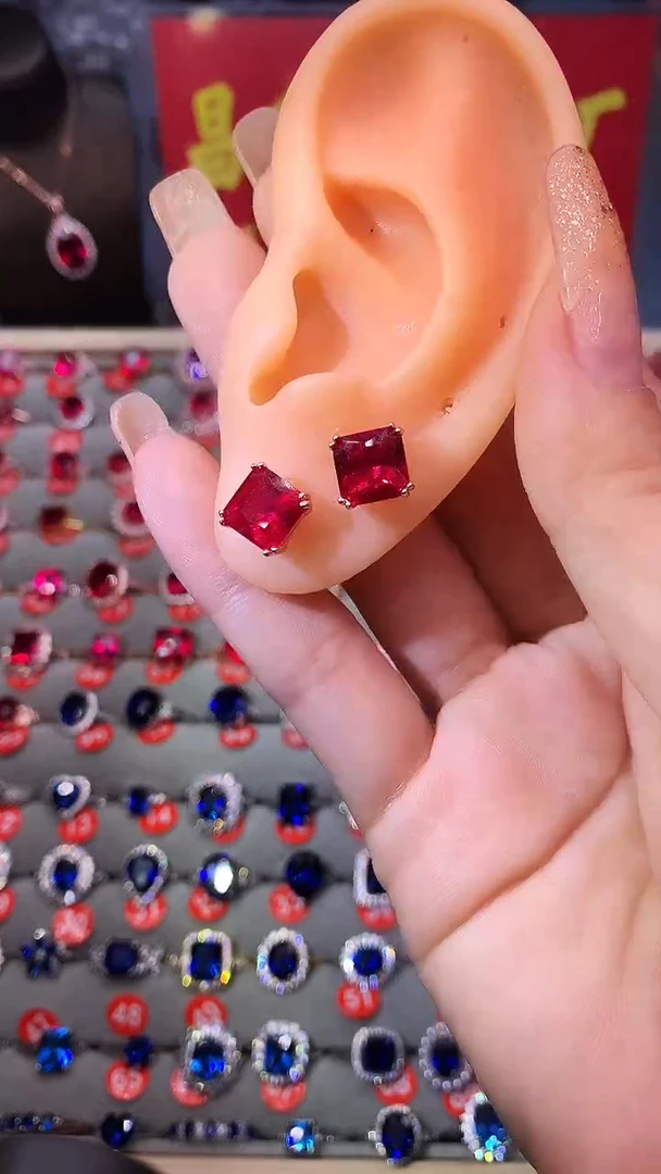 【闪购商品】红宝石耳饰银S925镶嵌111111