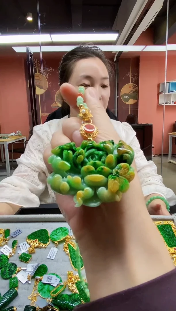 颈饰未镶嵌翡翠吊坠