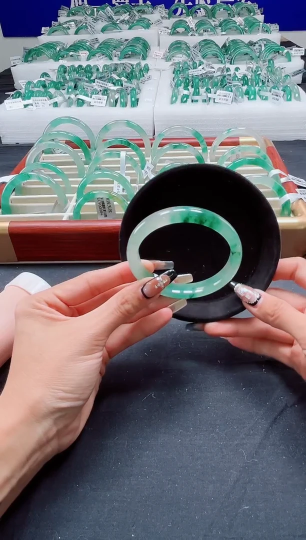 未镶嵌手镯石英质玉（非洲翠）圈口60