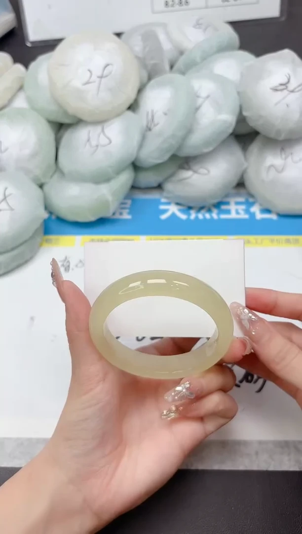 未镶嵌手镯石英质玉262-57.3