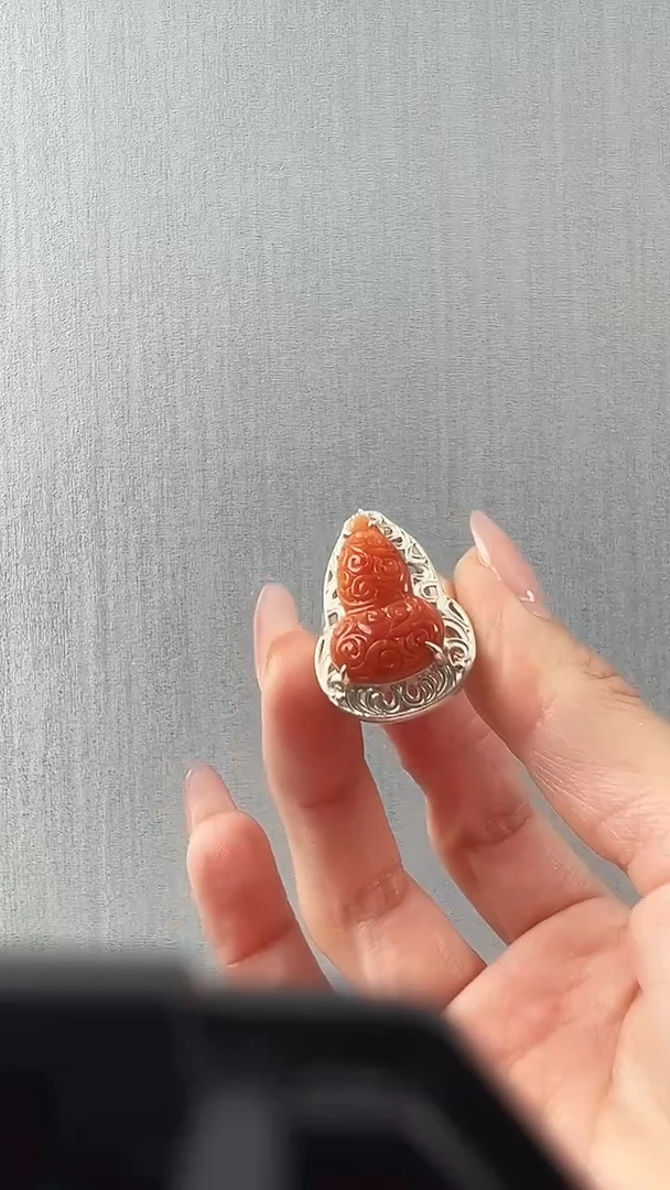 颈饰未镶嵌翡翠幸**生戒指