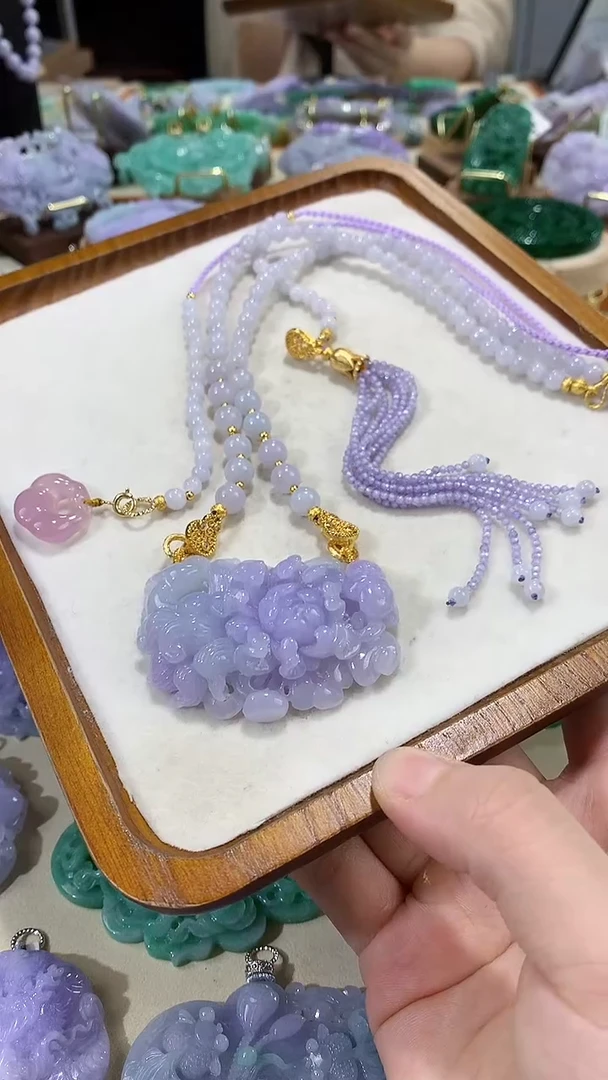 颈饰未镶嵌翡翠吊坠