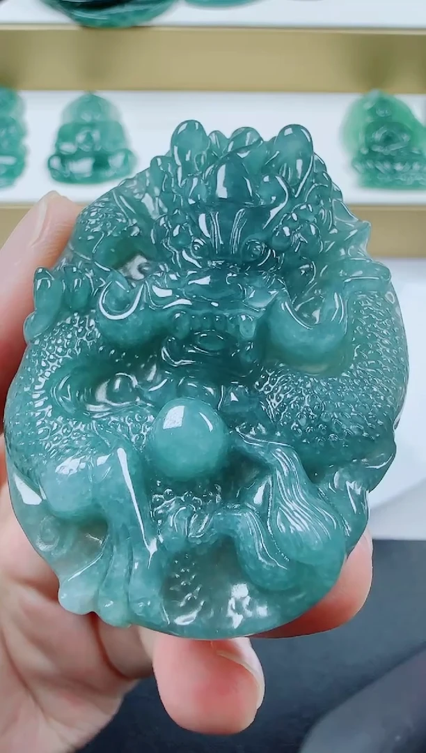 翡翠未镶嵌颈饰龙