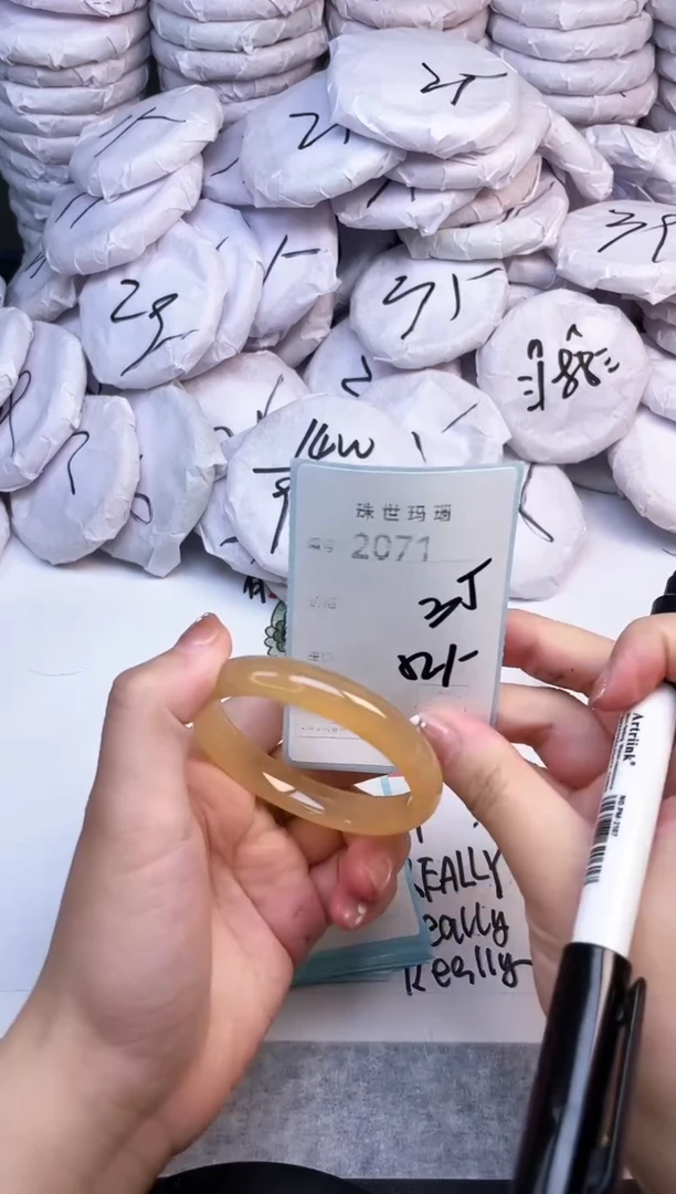手镯玛瑙/玉髓未镶嵌2071