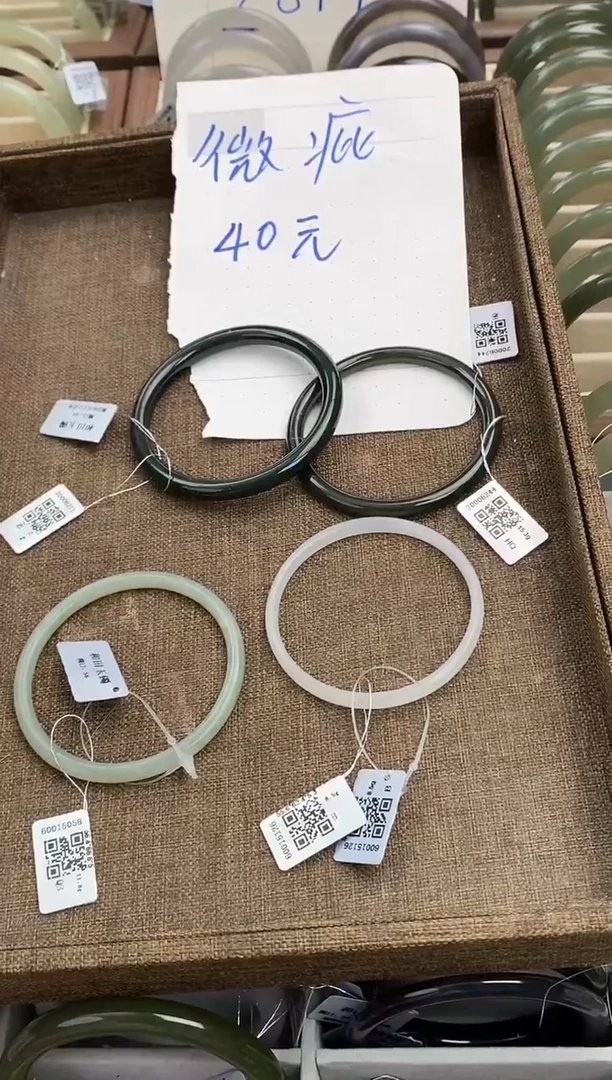 未镶嵌手镯和田玉圈口58.89.56.55mm叮当手镯（微瑕疵 ，不退不换）