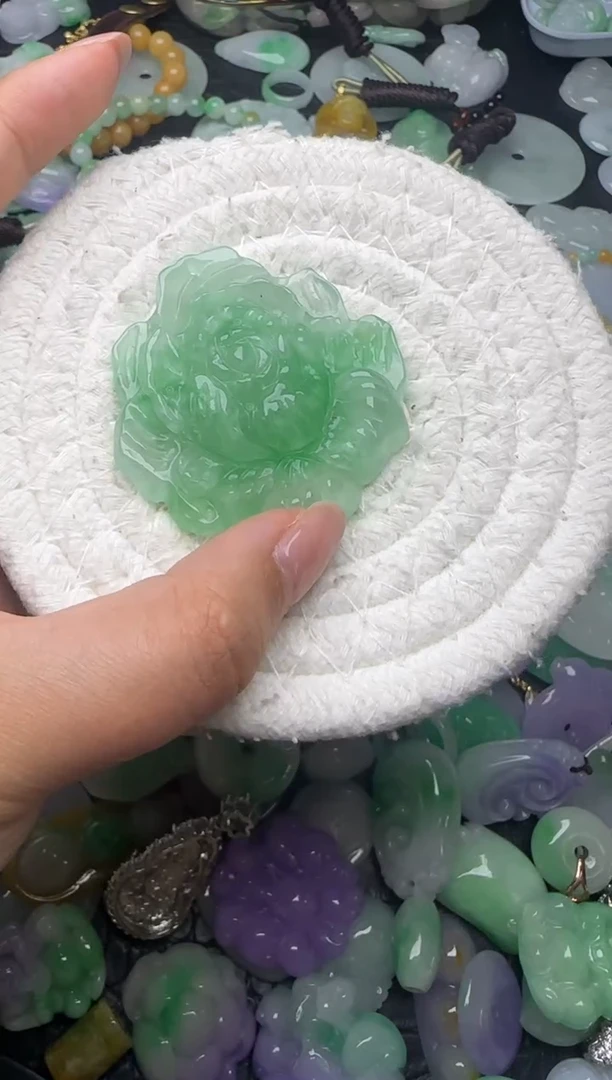 颈饰未镶嵌翡翠缅甸翡翠吊坠