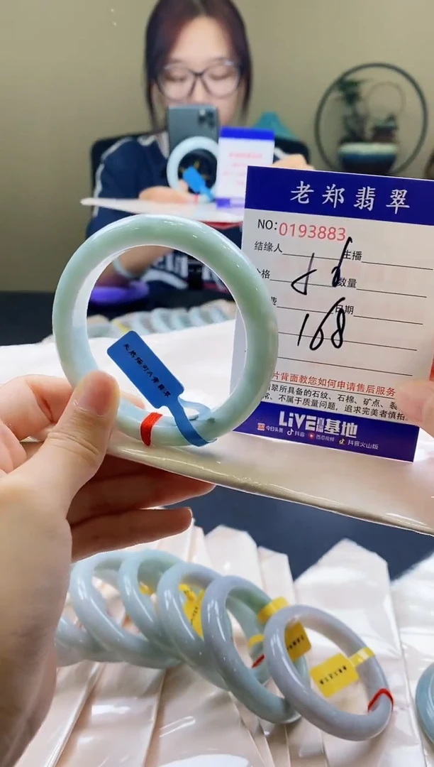 翡翠手镯未镶嵌AAAAAA