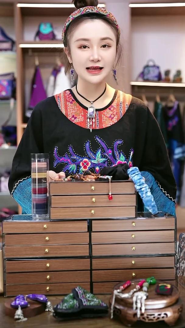 织绣L649黔东南苗族刺绣   首饰盒