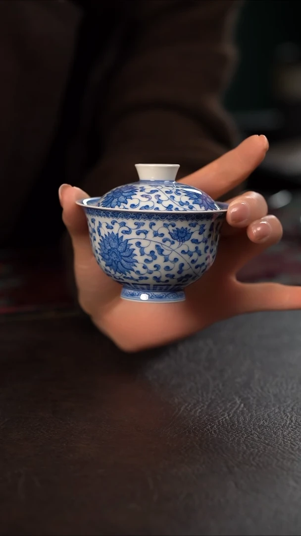 聚澜堂点工缠枝莲元宝 盖碗