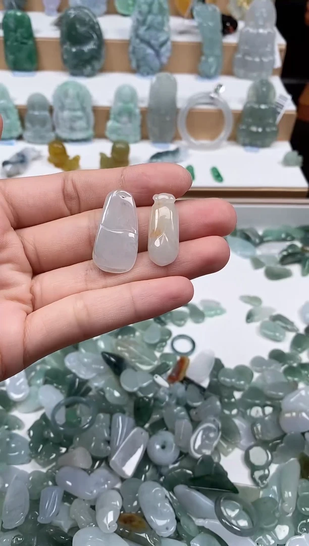 翡翠未镶嵌颈饰吊坠131