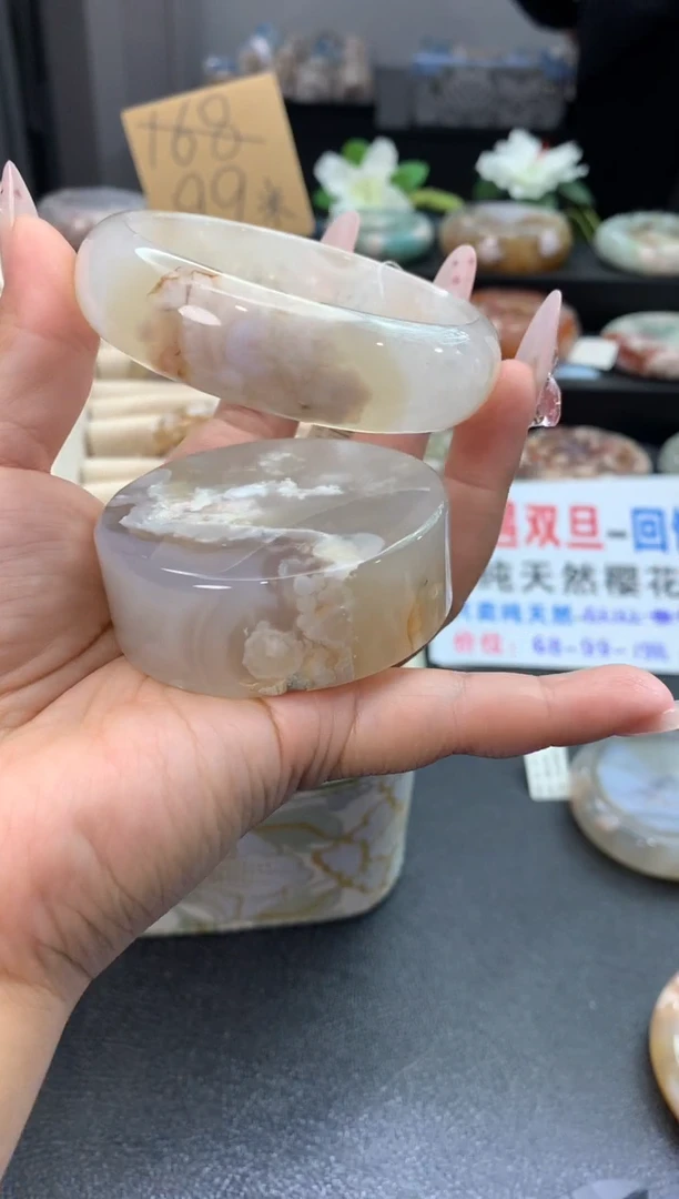 未镶嵌手镯石英质玉（53-54圈口）赠送镯心 无证书