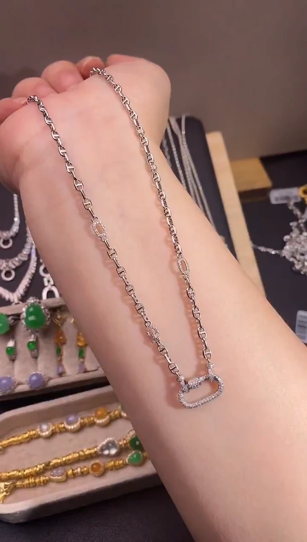 颈饰18K金镶嵌钻石项链