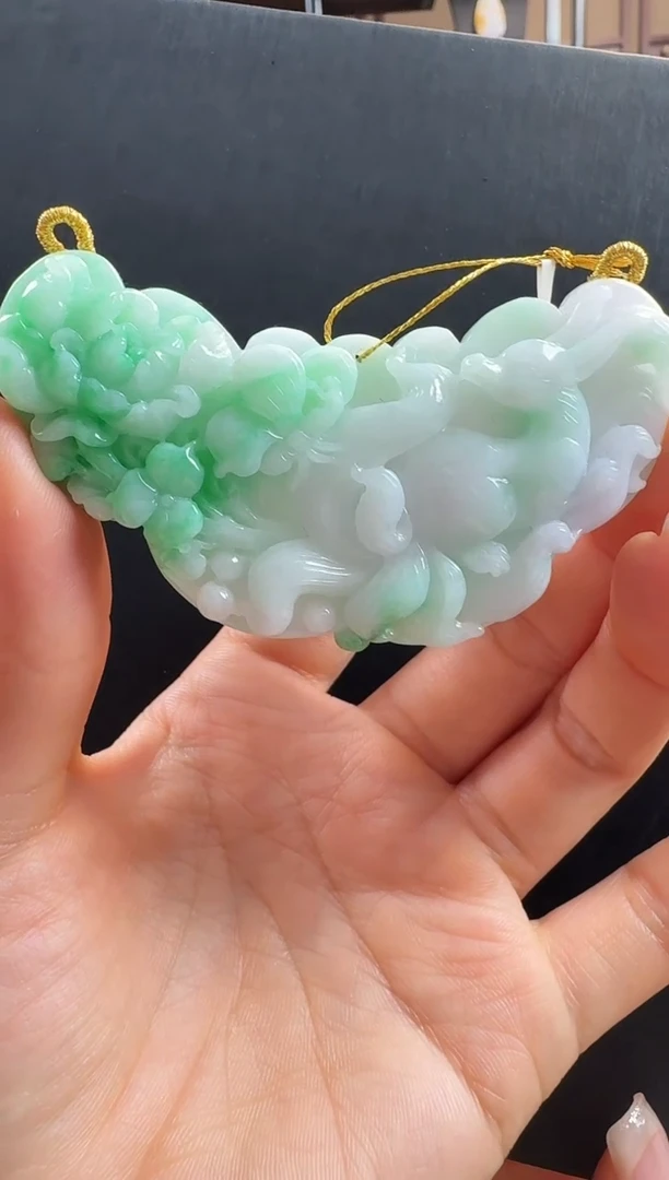 颈饰未镶嵌翡翠弯弯