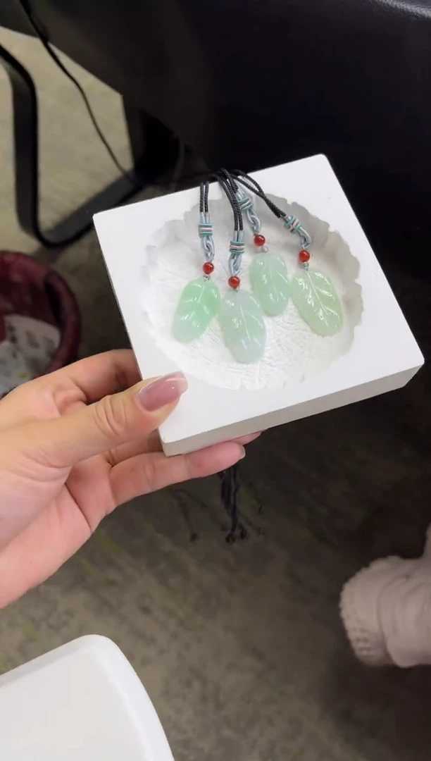 【闪购商品】翡翠颈饰未镶嵌Y97多样性发一件/配绳子