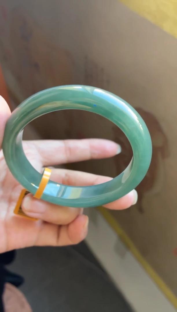 未镶嵌手镯翡翠（缅料）冰胶满色海蓝绿贵妃6号