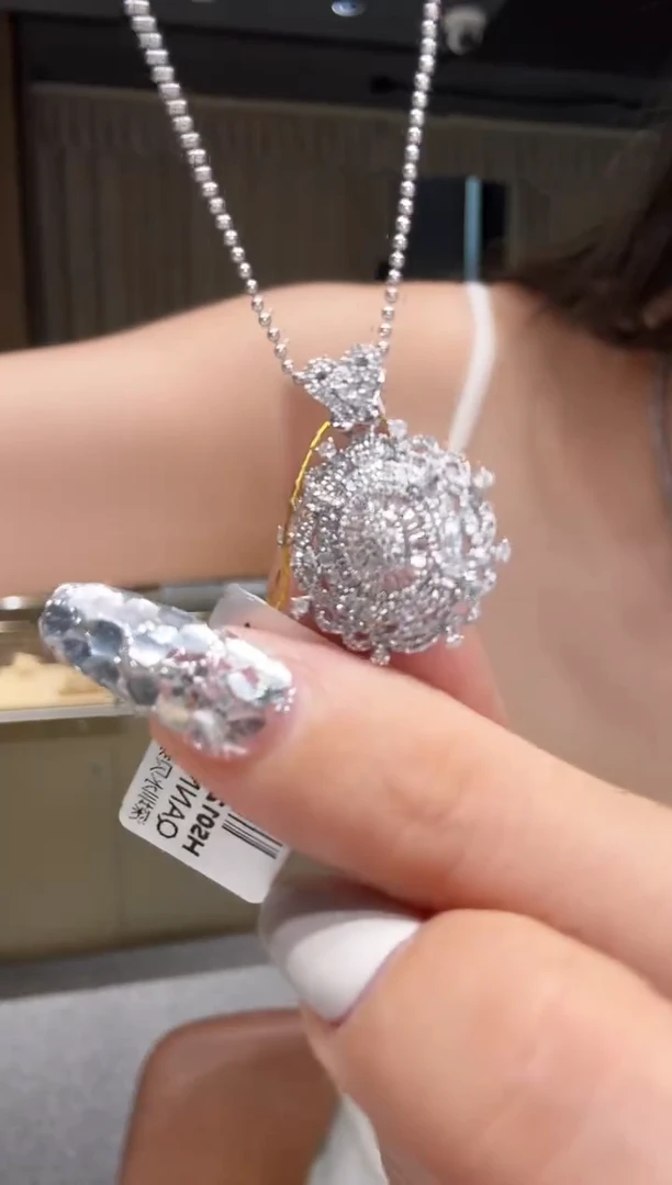 18K金镶嵌吊坠（不含链）钻石HS0127