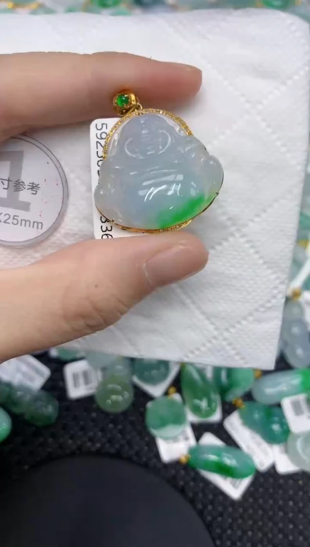 颈饰18K金镶嵌翡翠111111111