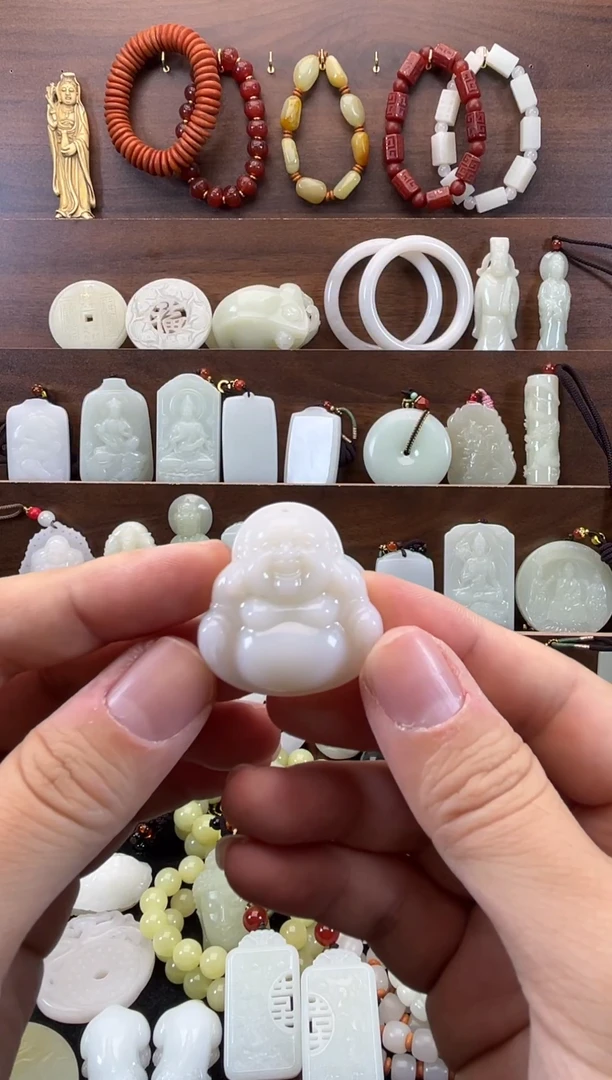 颈饰未镶嵌和田玉佛公