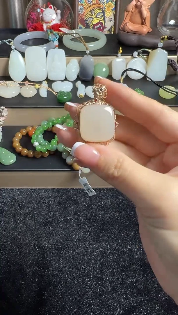 吊坠(不含链)18K金镶嵌和田玉ZJ115-11