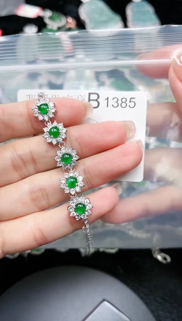 【闪购商品】翡翠颈饰未镶嵌赠皮绳1385