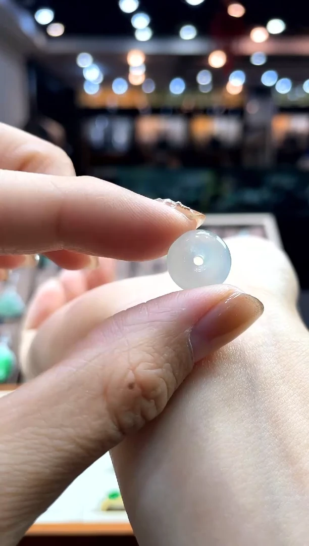 【闪购商品】翡翠颈饰未镶嵌平安扣