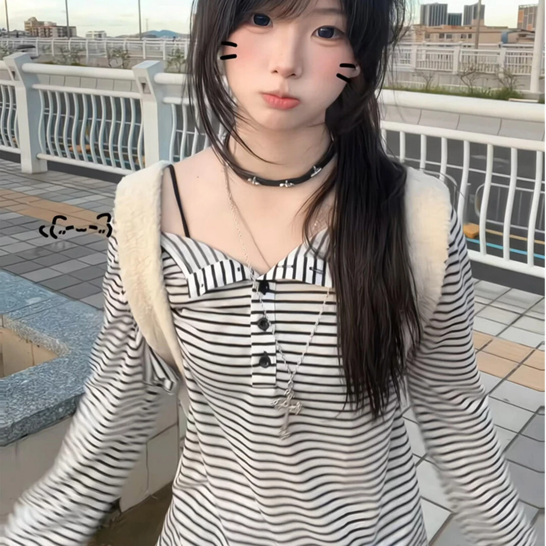 国潮牌高街条纹v领显瘦长袖t恤女早秋甜辣风高级感露肩罩衫上衣潮