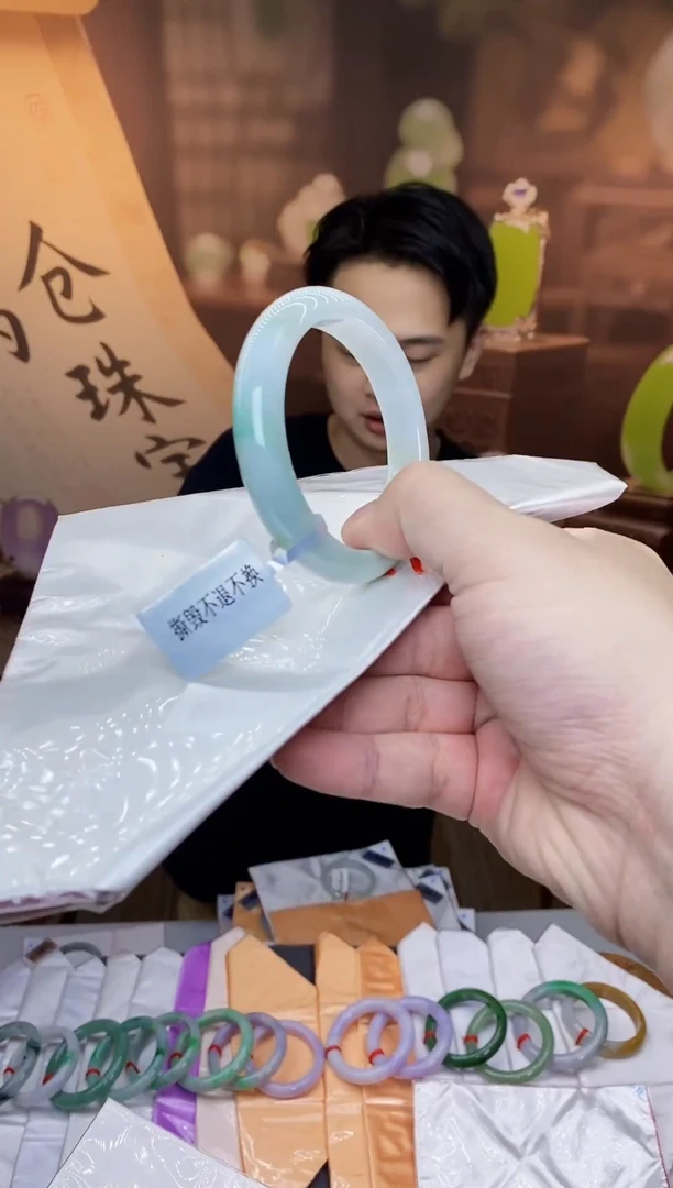 未镶嵌手镯翡翠手镯