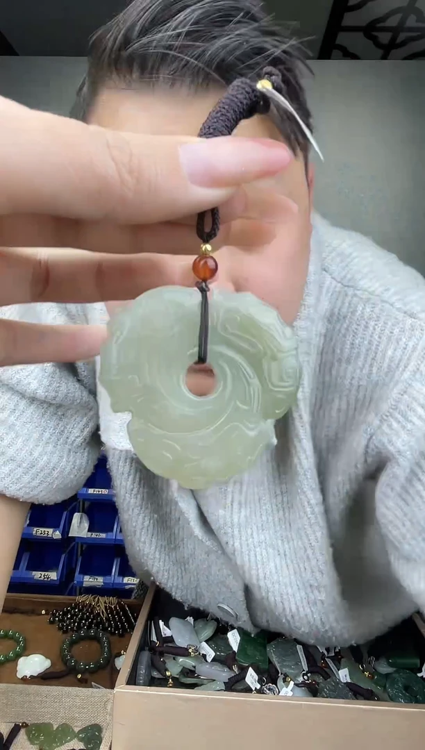 未镶嵌和田玉挂件1