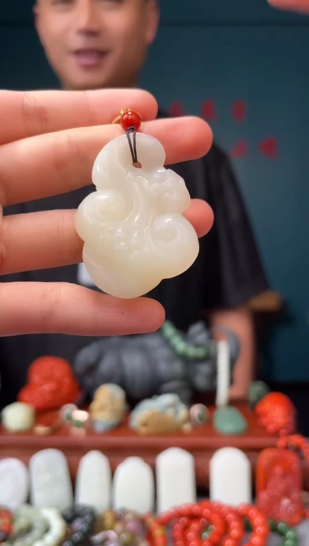 和田玉未镶嵌颈饰吊坠