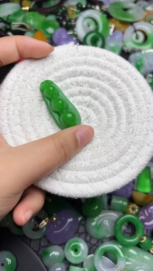 颈饰未镶嵌翡翠运**坤缅甸翡翠吊坠