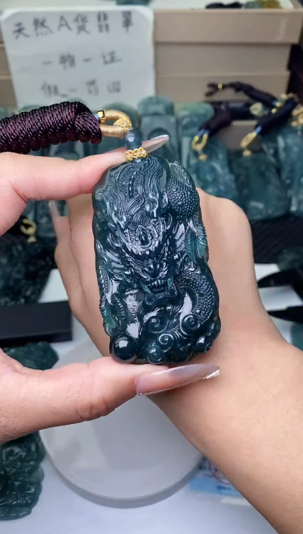 颈饰未镶嵌翡翠
