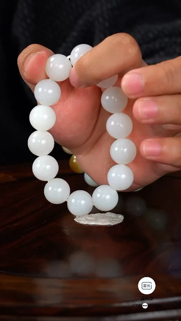 未镶嵌和田玉把件龙*天手串