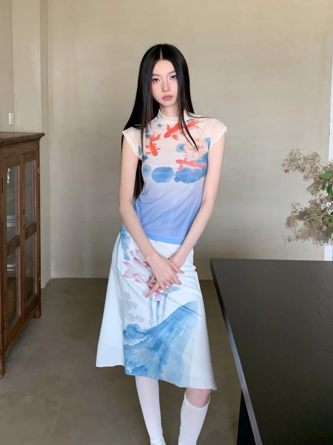 MOONSEE谭燕玉风锦鲤戏水莲间渐变网纱上衣荷花图修身鱼尾半裙女