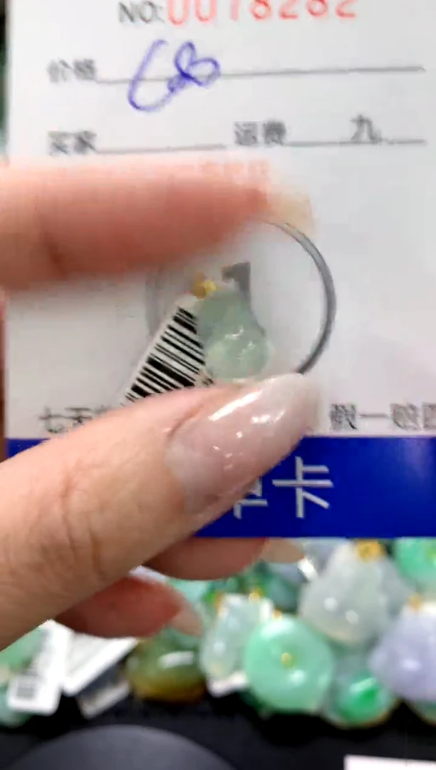 翡翠18K金镶嵌颈饰1111111111111111