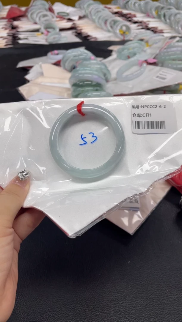 翡翠手镯未镶嵌m****&翡翠手镯