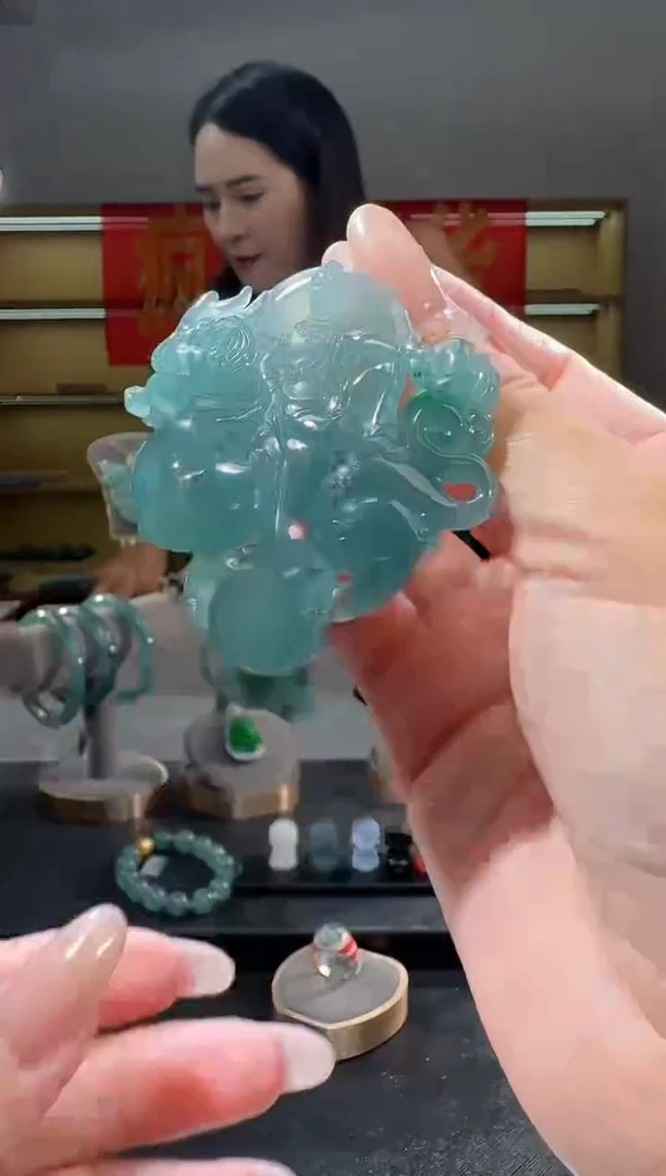 翡翠未镶嵌吊坠(不含链)纯天然A货翡翠御龙观音（多样性发其一）