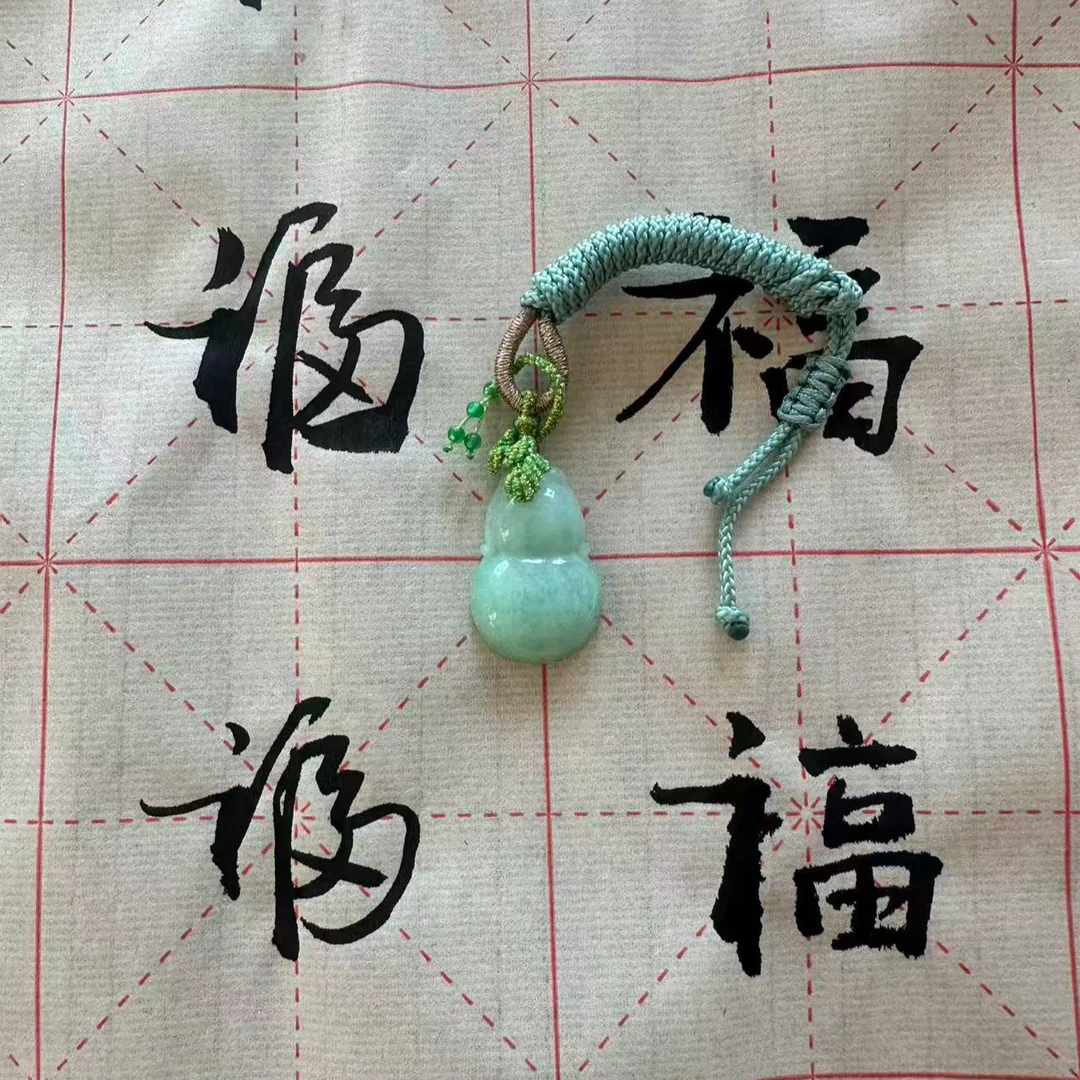 天然缅甸晴绿葫芦吊坠