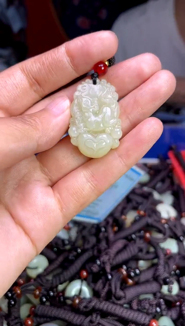 未镶嵌和田玉摆件1