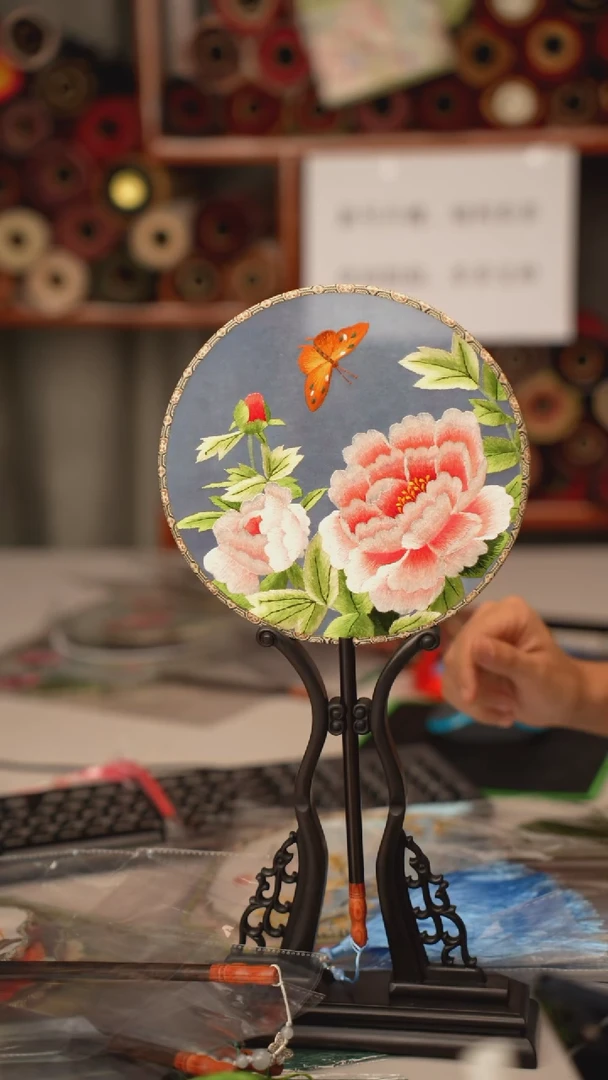 扇子苏绣作品手工团扇