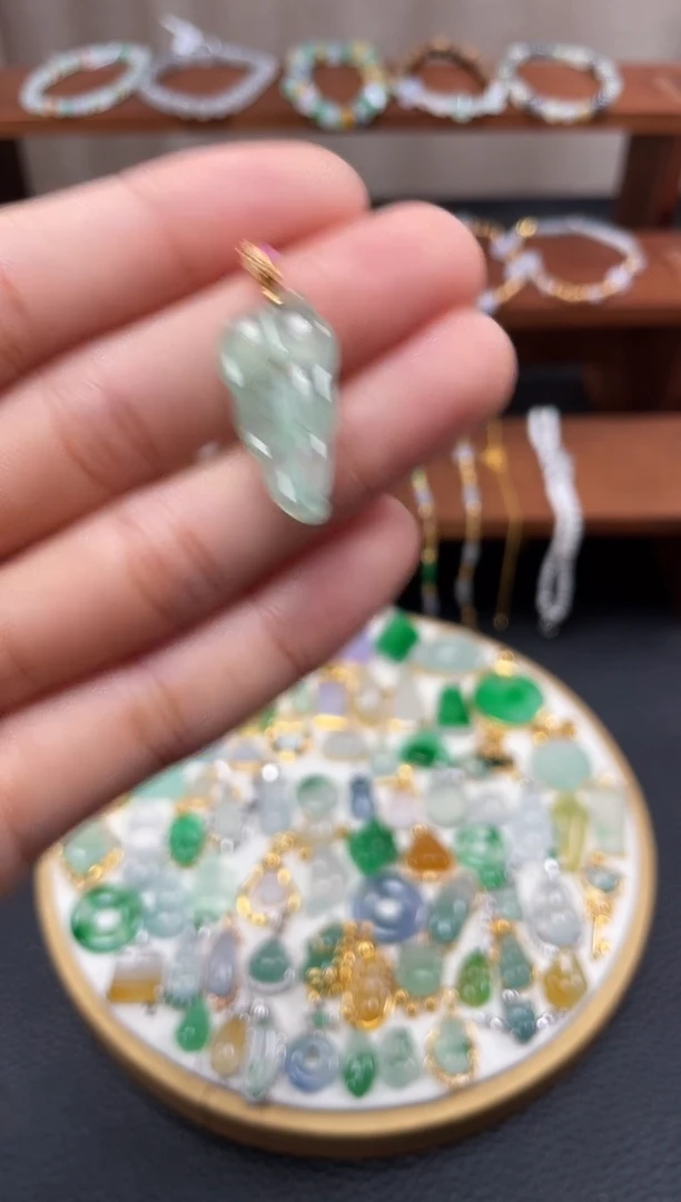 【闪购商品】翡翠吊坠(不含链)18K金镶嵌一个  JK251