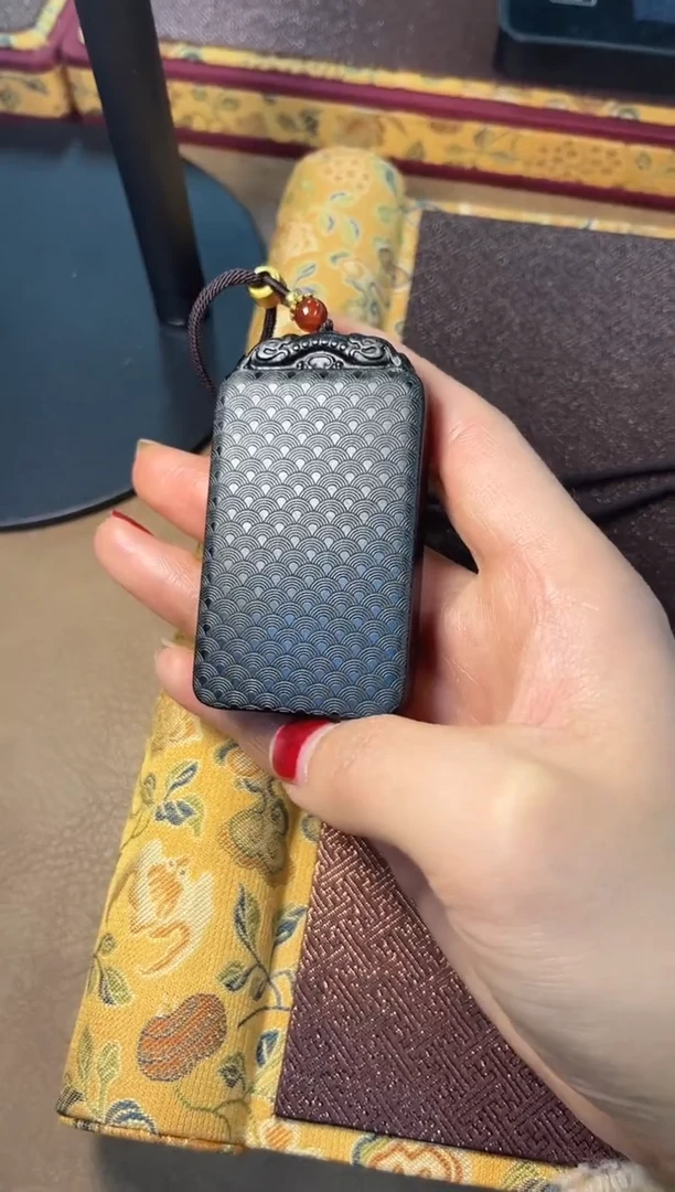 颈饰未镶嵌和田玉和田玉挂件扇形无事牌M013