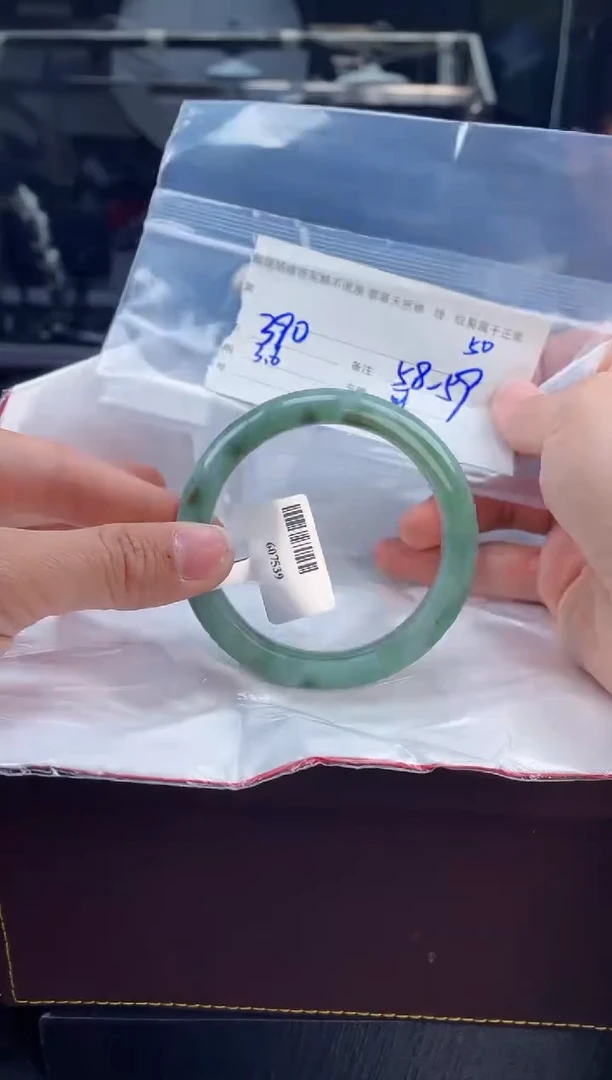 【闪购商品】定制翡翠手镯未镶嵌毛货手镯需精细抛光/58.7