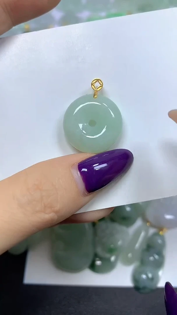 颈饰未镶嵌翡翠