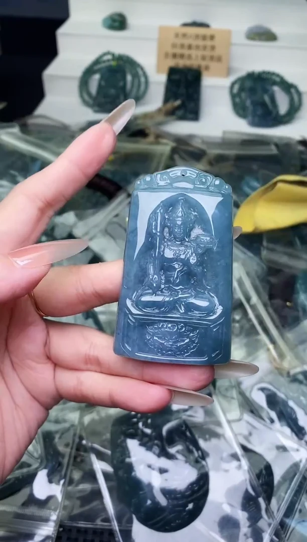 颈饰未镶嵌翡翠